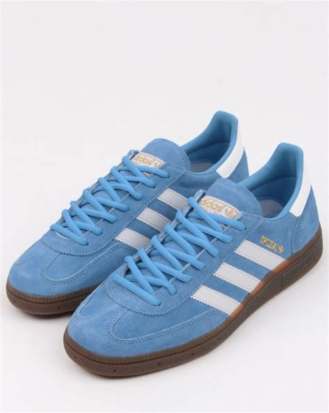 adidas 3-stripes schoenen|Adidas 3 striped trainers.